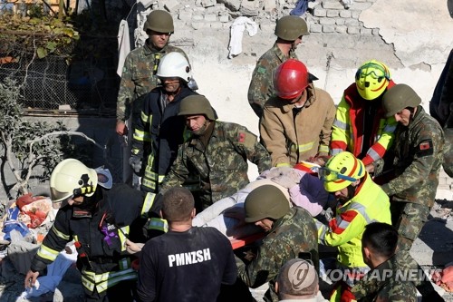 수십년만의 최강 지진에 알바니아 23명 사망·650명 부상