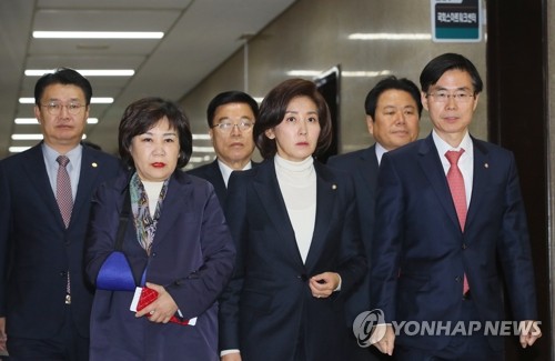 한국당, '매국 프레임' 경계…羅 "총선용 신북풍 막으려한 것"