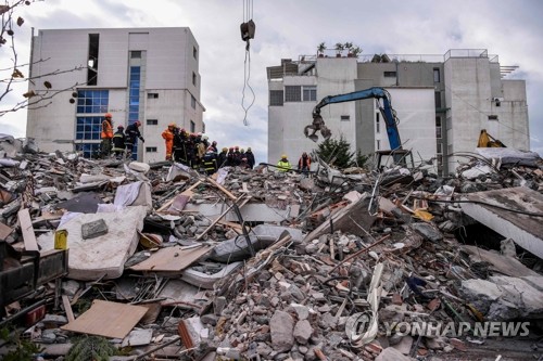 알바니아 지진 사망자 중에는 총리 예비며느리도