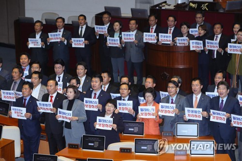 한국당, '민생법안 볼모' 오명에도 필리버스터 꺼낸 이유는(종합)