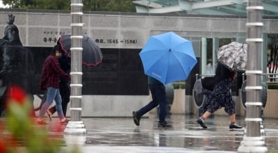 [날씨]"우산 챙기세요" 오후 서해안부터 비…미세먼지 보통