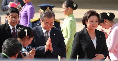 文대통령 "자유무역 질서, 외풍에 흔들리지 않도록 지켜내야"