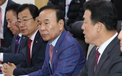 한국당 재선들 "패스트트랙 법안 통과 땐 '의원직 총사퇴' 건의"