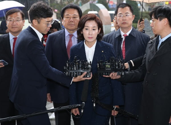 나경원 원내대표가 '패스트트랙(신속처리안건) 충돌 사건'과 관련, 13일 오후 서울 양천구 서울남부지검에 출석했다. 사진=연합뉴스