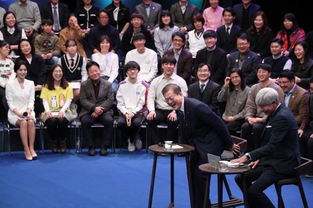 국민과의 대화 참석하는 문 대통령 (사진=연합뉴스)