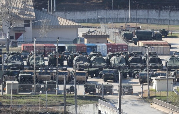 경기도 동두천시 캠프 케이시에서 미군 전투 차량들이 줄지어 있다. 사진=연합뉴스