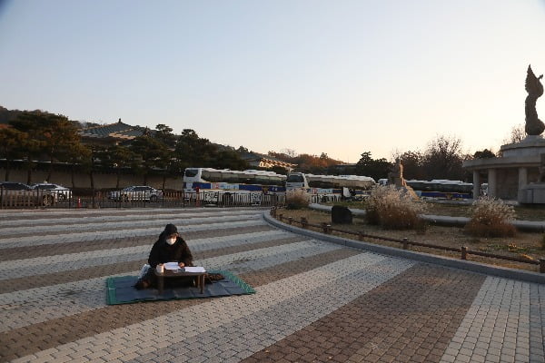 황교안 단식에 조롱 쏟아낸 정치권…"본인 대권가도만 생각하는 소아병적인 행태"