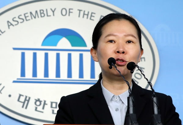 권은희 의원이 21일 서울 여의도 국회 정론관에서 연동형 비례대표제의 문제점과 개선 방향 등을 밝히고 있다. 사진=연합뉴스