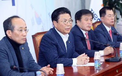 [속보] 한국당 "의원 절반 물갈이…내년 총선서 현역 의원 3분의 1 컷오프"