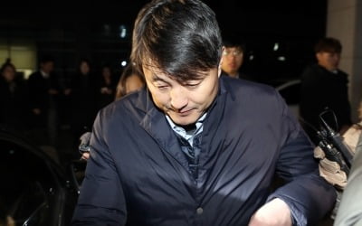 [속보] '뇌물 혐의' 유재수 구속영장 청구…검찰, 조국까지 겨누나
