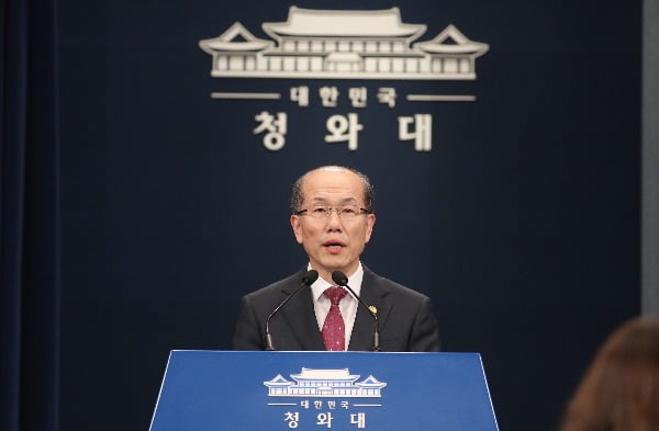 [속보] 청와대 "백색국가에 한국 다시 포함해야 지소미아 완전 연장"