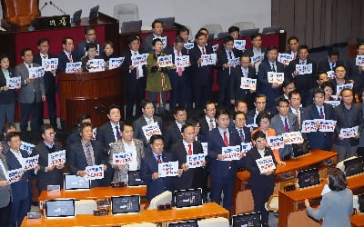 "한국당, '민식이법' 막았다" 주장에 나경원 "새빨간 거짓 프레임"