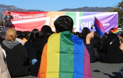 경남 창원 퀴어축제 개최…맞불 집회도 열려