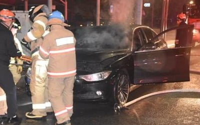 [속보] 주차된 BMW 디젤 또 화재…엔진룸 불탔다