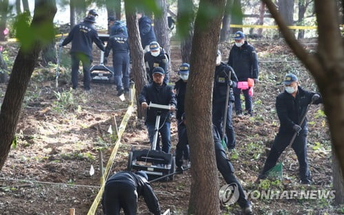 "30년 전 진실 밝혀달라"…이춘재 살해 초등생 유골 수색 시작