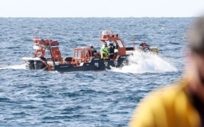 "헬기 동체·꼬리 110m 떨어져…꼬리서 2구·동체서 1구 발견"