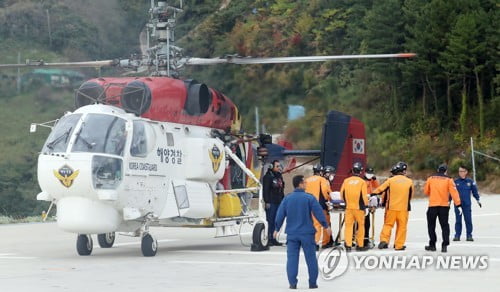 해경 "수습 시신 2구는 부기장·정비실장으로 확인"