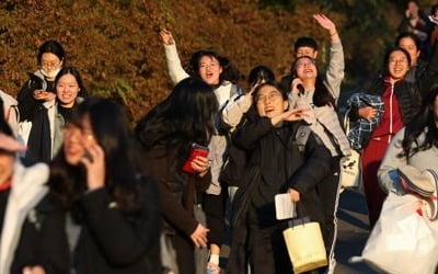 수험생 "국어 경제지문 까다로워…수학도 중간난도 문제 어려워"