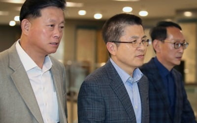 황교안 "많이 힘들어졌다…우리가 희생해야 국민이 함께할 것"