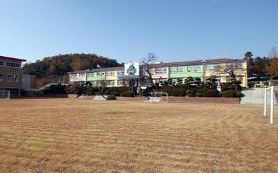 '전학생 집 제공' 시골 학교에 문의 폭발…"인구 유입 기회로"