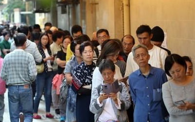 홍콩 미래 걸린 선거 '역대급' 투표율…밤늦게까지 진행