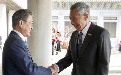 [한-아세안] 文대통령, 싱가포르 총리 '서울 여행기'에 "다음에는 치맥을"