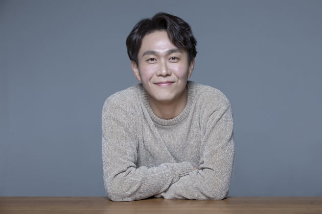 '동백꽃'이 쏘아올린 오정세의 전성기···예능·드라마·영화까지