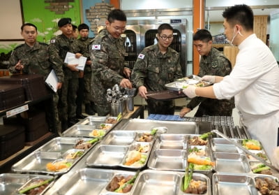 내년부터 군 장병 식탁에 찹쌀탕수육, 꼬막비빔밥 오른다