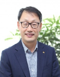 KT 차기 CEO에 내부 출신 구현모