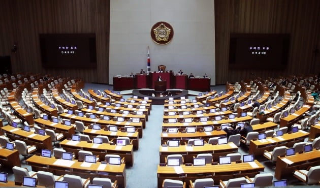 민주당·한국당 지지율 나란히 상승…지지층 결집했나 