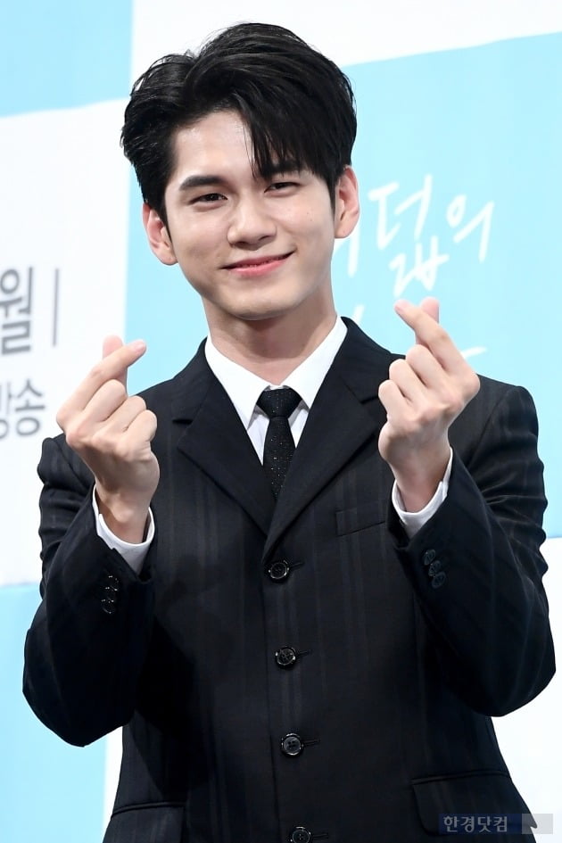 옹성우, 국내 첫 단독 팬미팅, 'WE BELONG' 오픈하자마자 전석 매진