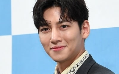 지창욱, 난데없는 흡연 영상 논란…"개인의 자유"vs"청소년에 악영향"