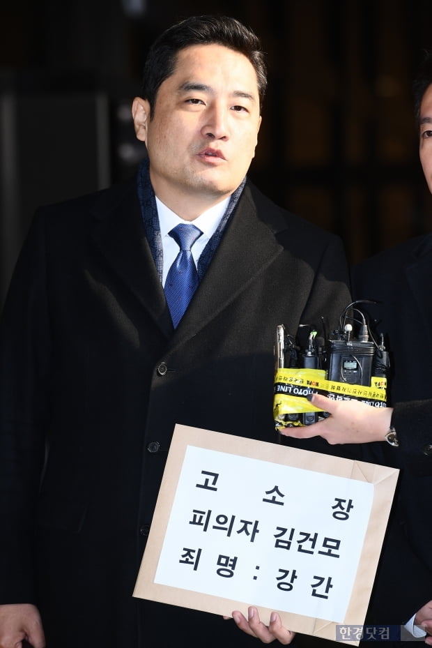 [포토] 강용석, '김건모 강간 혐의로 고소장 제출'