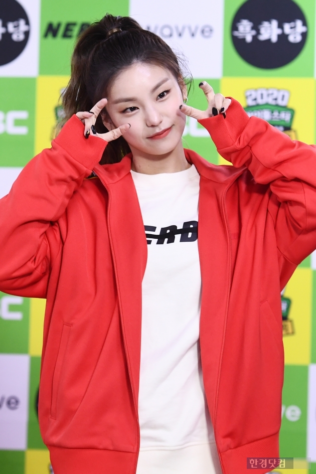 [포토] ITZY 예지, '귀엽게 브이~'