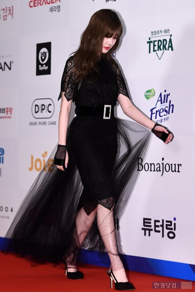 [포토] 이유비, '블랙 드레스로 우아하게~'