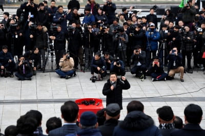 [포토] 황교안, '공수처법, 선거법 날치기 반대한다'