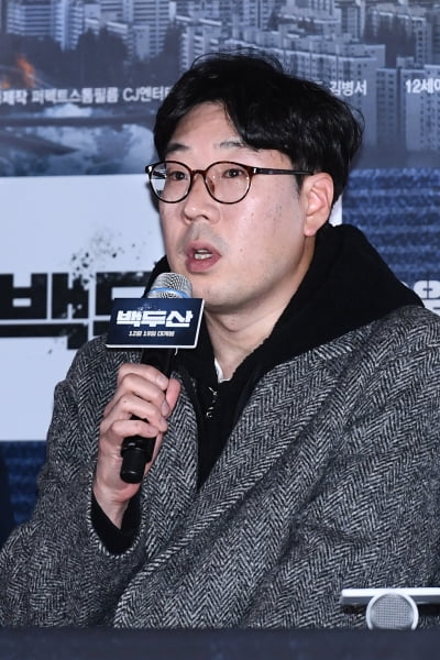 '백두산' 이해준 감독 "남북관계 묘사, 특정한 의도 없었다"