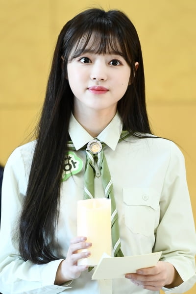  오마이걸 유아, '인형이네 인형~'