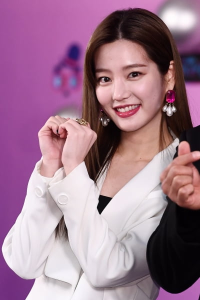 [포토] 이유비, '예쁘게 하트 발사~' (2019 KBS 연예대상)