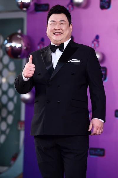 [포토] 김준현, '멋지게 엄지척' (2019 KBS 연예대상)