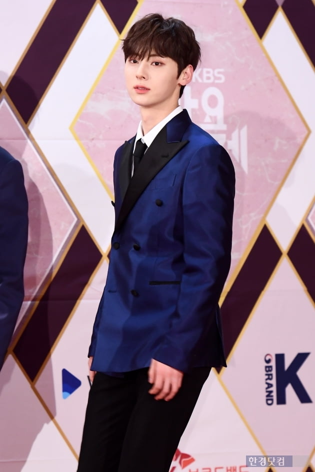 [포토] 뉴이스트 황민현, '부드러운 눈빛에 시선강탈' (2019 KBS 가요대축제)