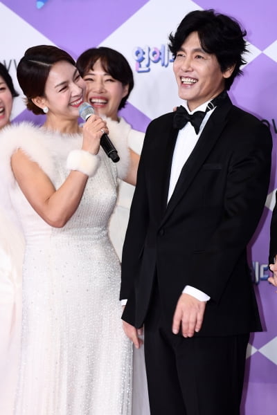 [포토] 박선영-최성국, '둘만 가능한 티키타카' (2019 SBS 연예대상)
