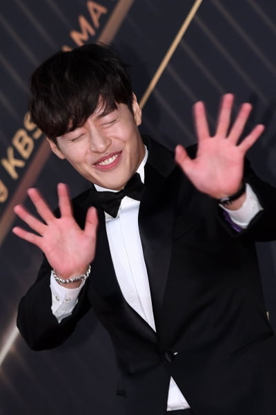 [포토] 강하늘, '현실 용식이'(2019 KBS 연기대상)