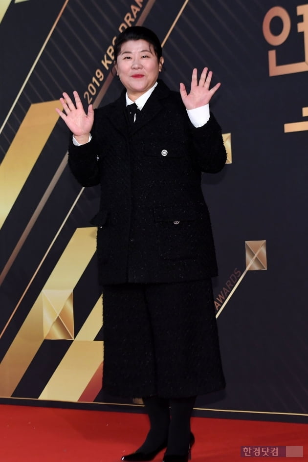 [포토] 이정은, '뒤풀이 가기 편한 의상으로 참석했습니다'(2019 KBS 연기대상)