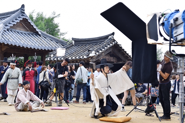 [수험생 여러분! 알바합시다②] 아르바이트 시장에 고3이 몰려온다···연말 콘서트장·보조출연자·독서실 알바의 모든 것