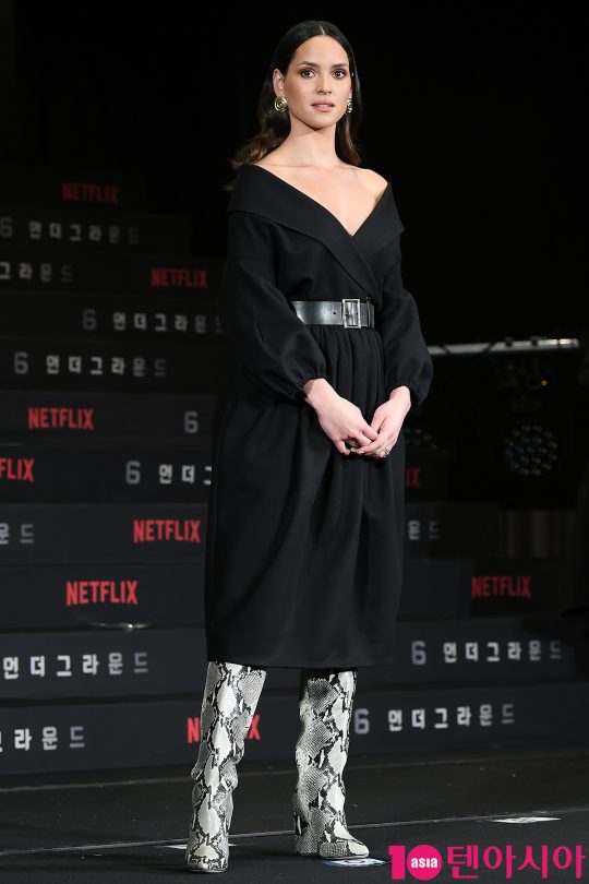 배우 아드리아 아르호나가 21일 오전 서울 새문안로 포시즌스호텔에서 열린 넷플릭스 영화 ‘6 언더그라운드’ 내한 기자회견에 참석했다./ 이승현 기자 lsh87@