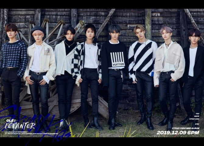 스트레이 키즈, 새 앨범 단체 이미지 공개 ‘강인함 VS 그윽함 반전 매력 과시’