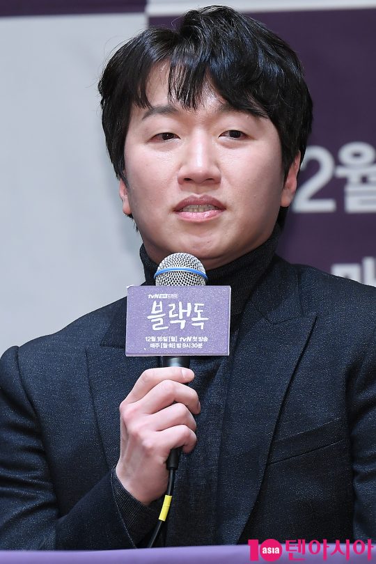 배우 이창훈이 11일 오후 서울 신도림동 라마다호텔에서 열린 tvN 드라마 ‘블랙독’ 제작발표회에 참석해 인사말을 하고 있다.