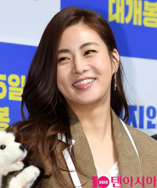 배우 강소라가 18일 오전 서울 신사동 압구정 CGV에서 열린 영화 ‘해치지않아’ 제작보고회에 참석하고 있다.