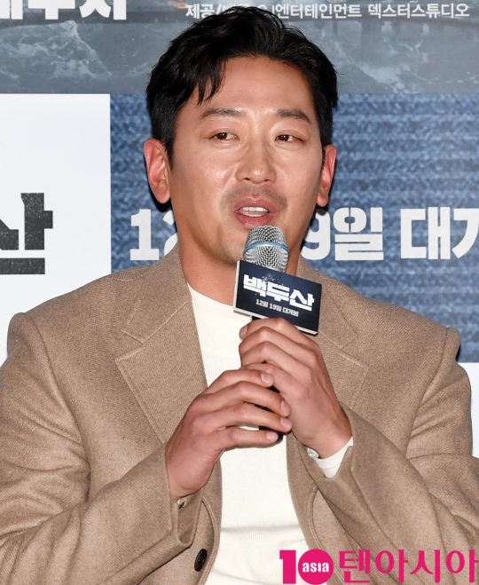 배우 하정우가 18일 오후 서울 한강로동 CGV용산아이파크몰점에서 열린 영화 ‘백두산’ 언론시사회에 참석했다. /조준원 기자 wizard333@